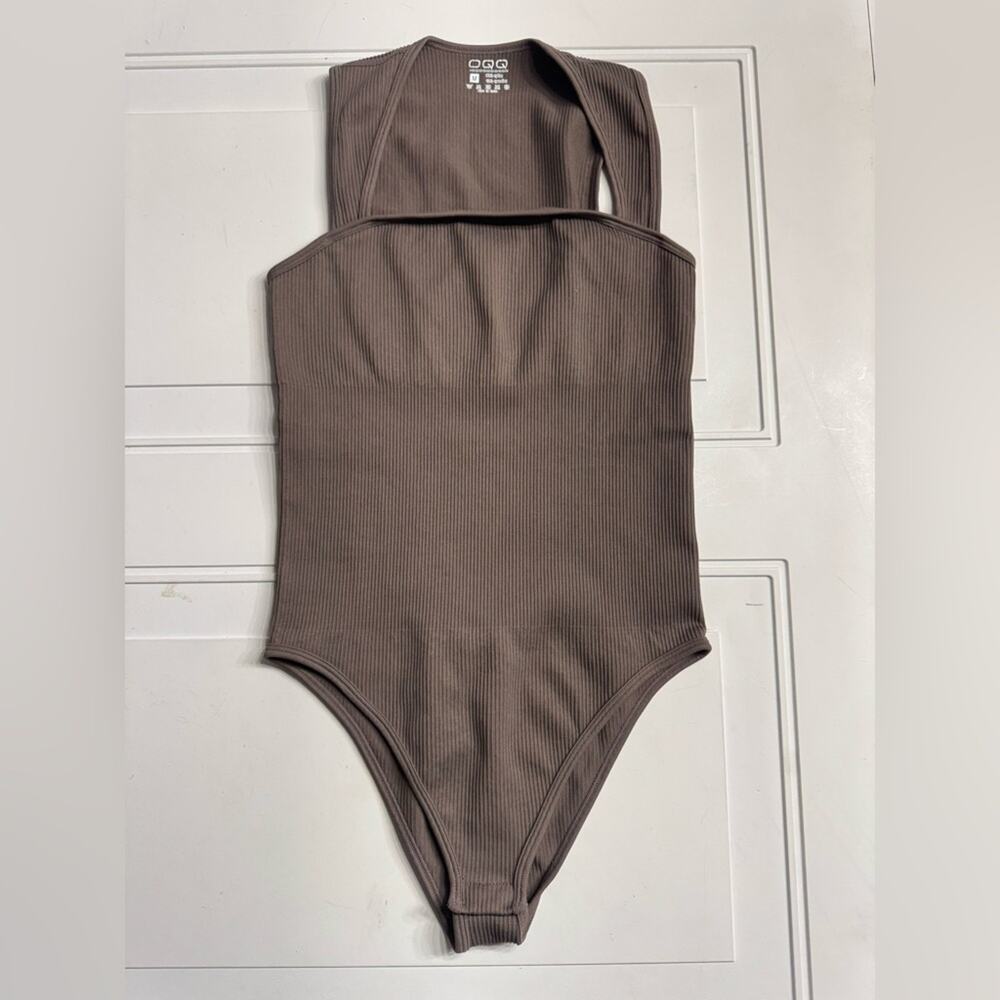 OQQ Womens Sz M Brown Taupe Square Neck Sleeveless Ribbed Bodysuit‎ Stretch